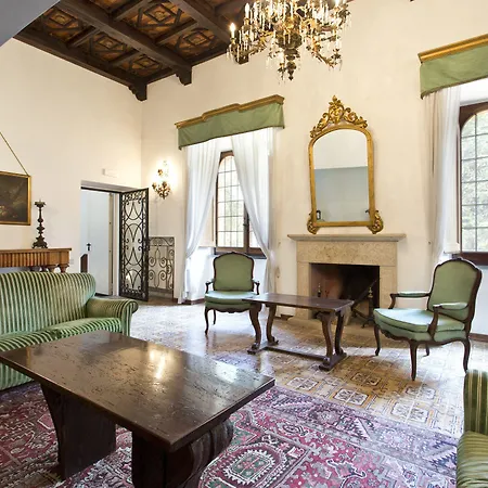 La Badia Di מלון 4*