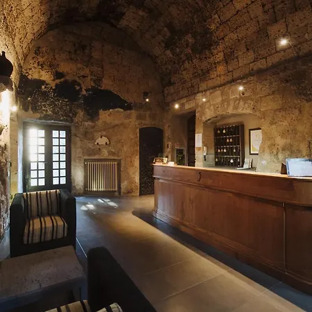 La Badia Di מלון 4*